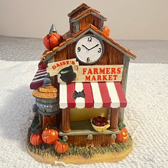 HAWTHORNE VILLAGE DISNEY HALLOWEEN HARVEST DAISEY’S FARMERS MARKET LIGHTUP HOUSE - Picture 4 of 5